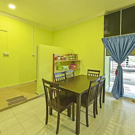 Oyo 90551 Zn Mix Homestay & Roomstay Kampung Raja Экстерьер фото