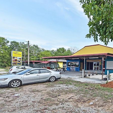 Oyo 90551 Zn Mix Homestay & Roomstay Kampung Raja Экстерьер фото