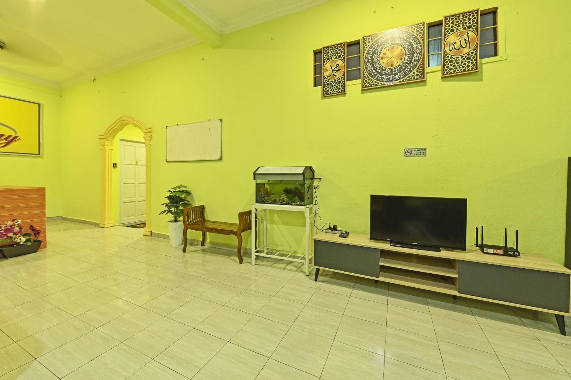 Oyo 90551 Zn Mix Homestay & Roomstay Kampung Raja Экстерьер фото