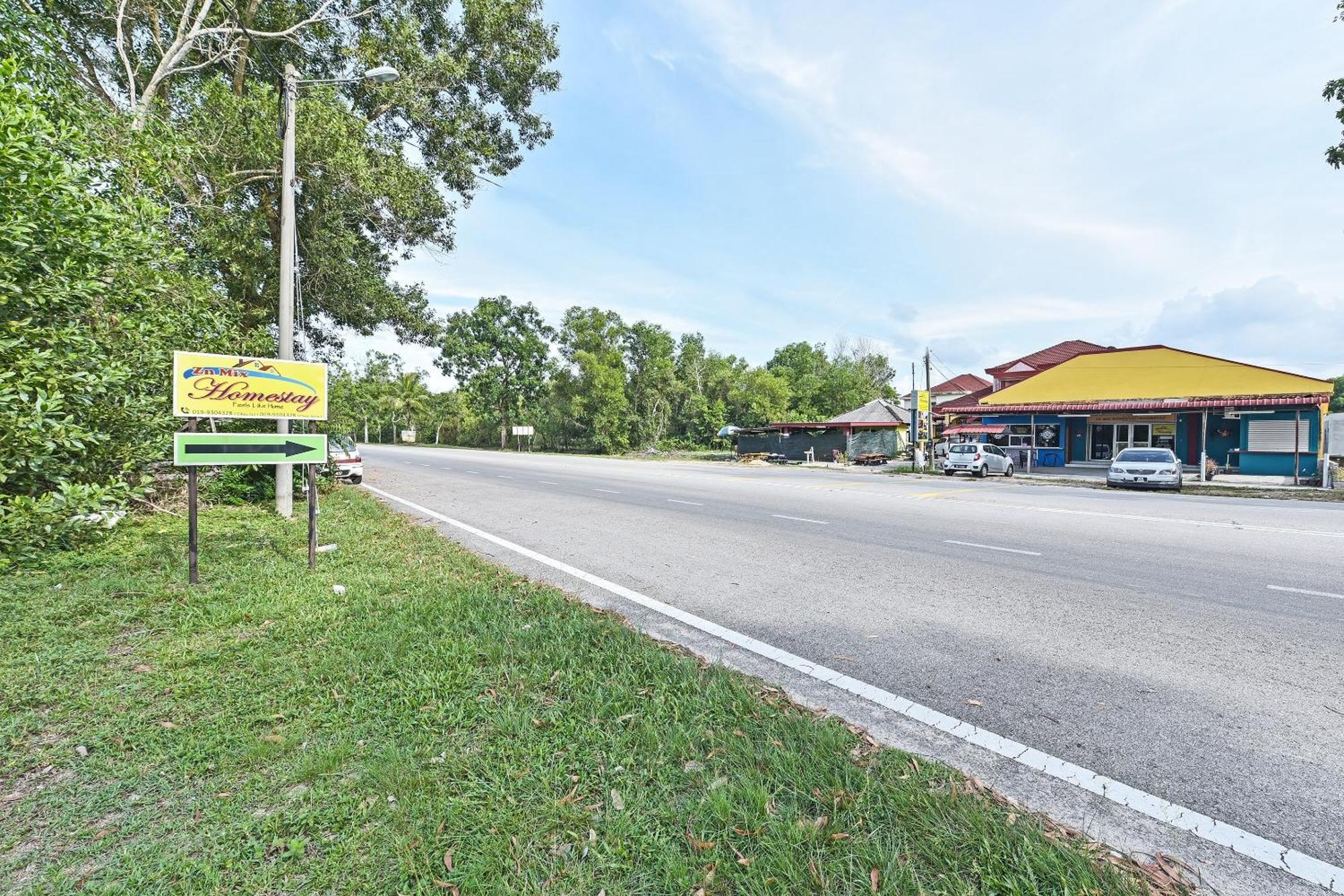 Oyo 90551 Zn Mix Homestay & Roomstay Kampung Raja Экстерьер фото